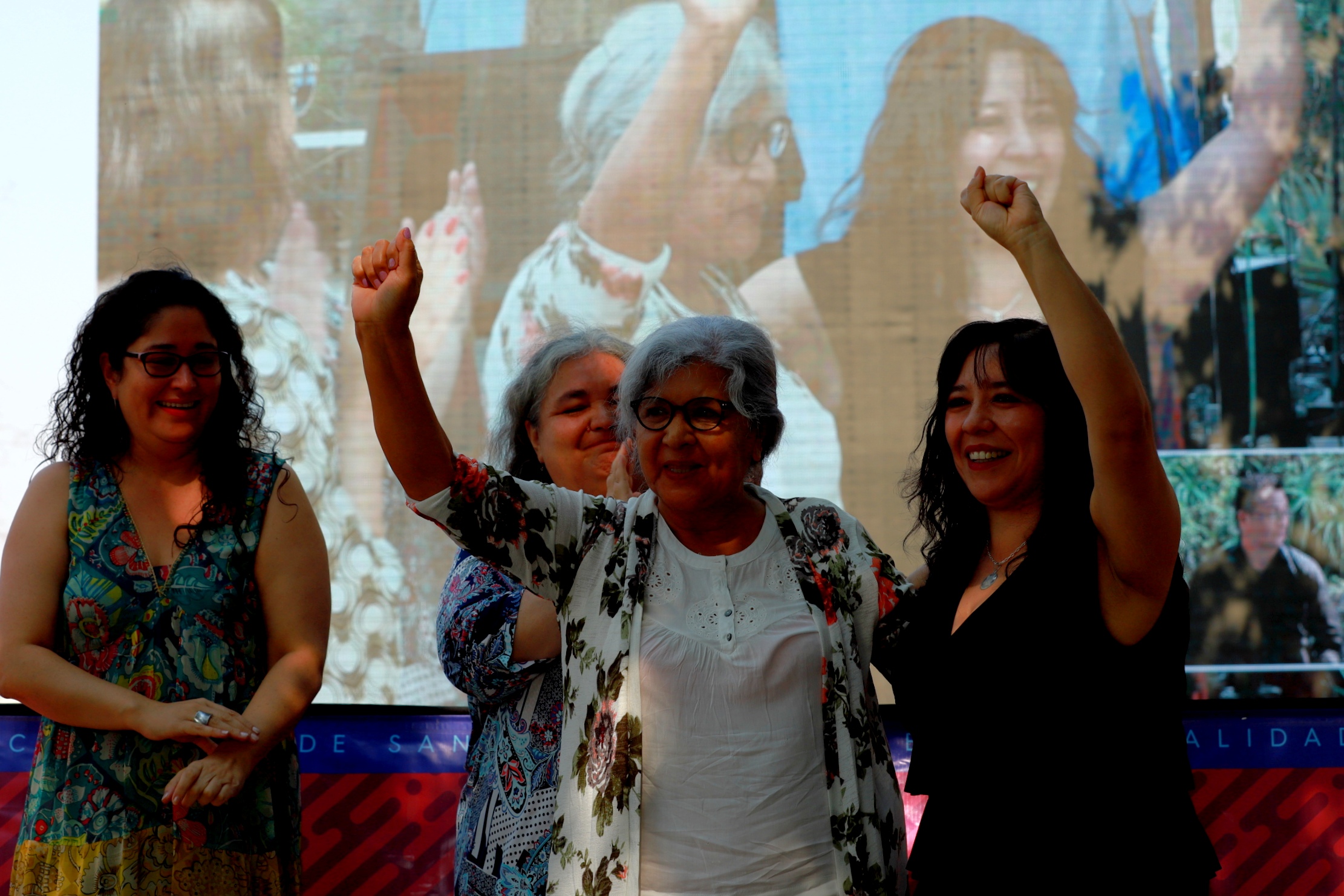 En el aniversario de la fundación de Santiago, Municipio reconoció al Movimiento Pro Emancipación de las Mujeres de Chile