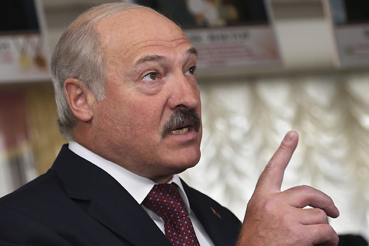 Lukashenko dice que nazismo está a las puertas de Belarús
