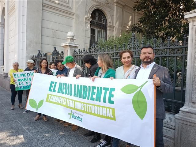 Piden más visibilidad del tema medioambiental en Constitución chilena