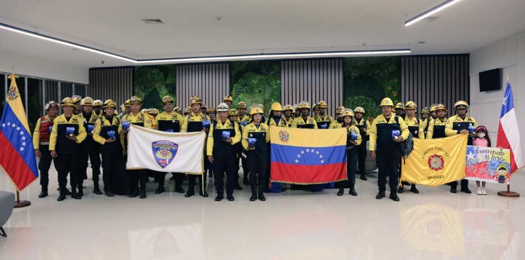Retornaron bomberos forestales de Venezuela que viajaron a Chile