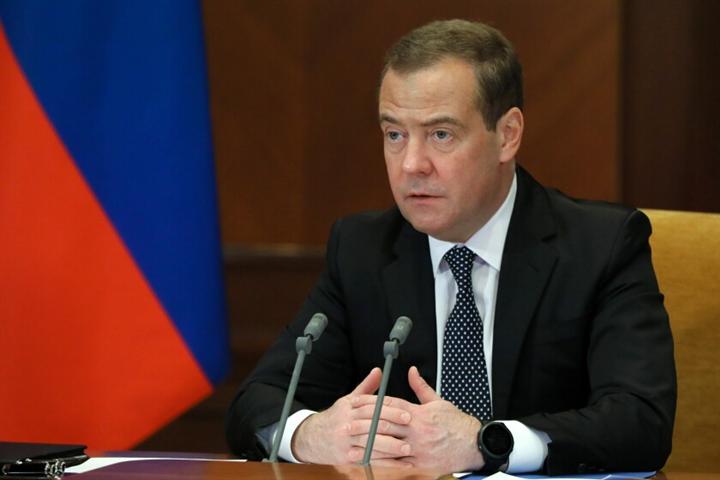 Medvedev advierte contra uso de municiones con uranio empobrecido