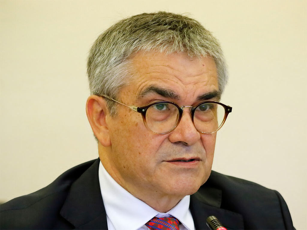 Economista responde a Ministro Mario Marcel por dichos sobre la condonación del CAE