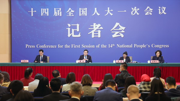Ministro de Relaciones Exteriores Qin Gang: China va a aplicar con firmeza la política exterior independiente y de paz