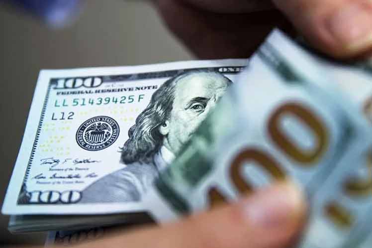 Reconoce Lacalle Pou problema en tasa de cambio del dólar