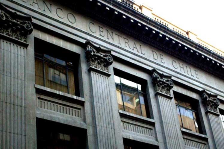 Banco Central de Chile reporta nueva caída de la economía