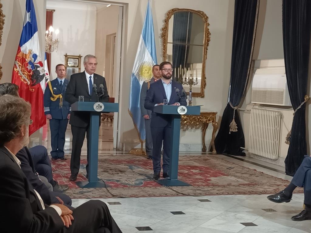 Presidentes de Argentina y Chile abogan por fortalecer la unidad