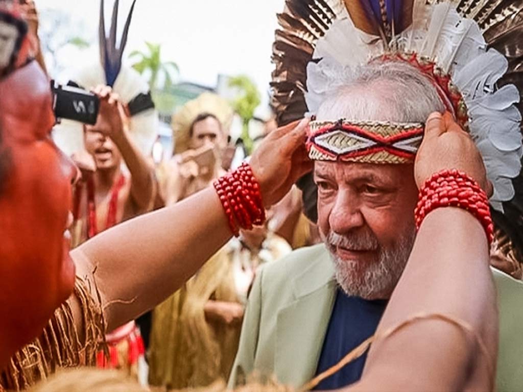 Lula visita Campamento Tierra Libre que reúne a indígenas en Brasilia