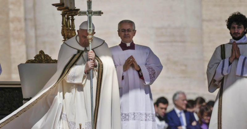 Papa Francisco llama en Pascua a superar conflictos y divisiones