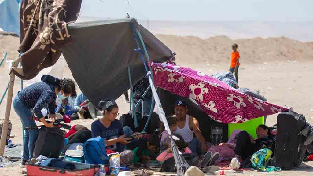 Caracas promete rescatar a los migrantes venezolanos bloqueados entre Chile y Perú