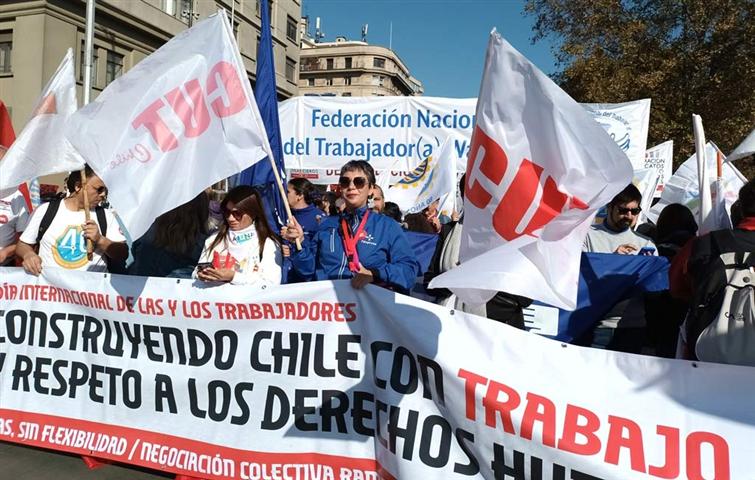 Con algunas conquistas y muchos desafíos chilenos celebraron 1 de Mayo