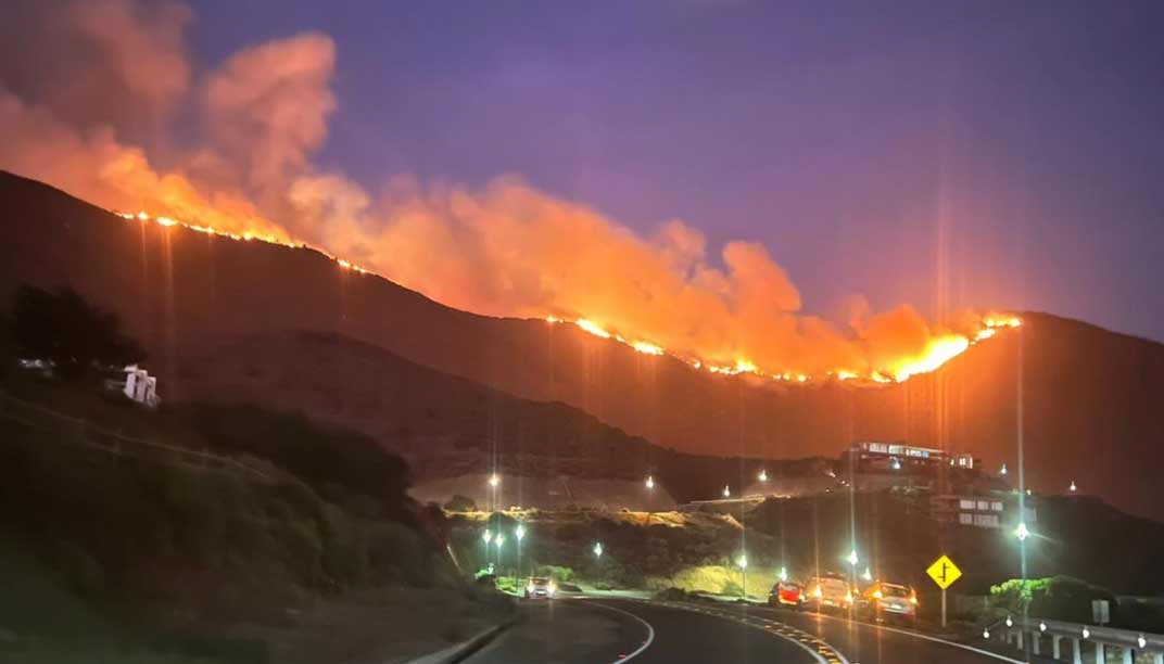 Aumenta intensidad de incendio forestal en Chile