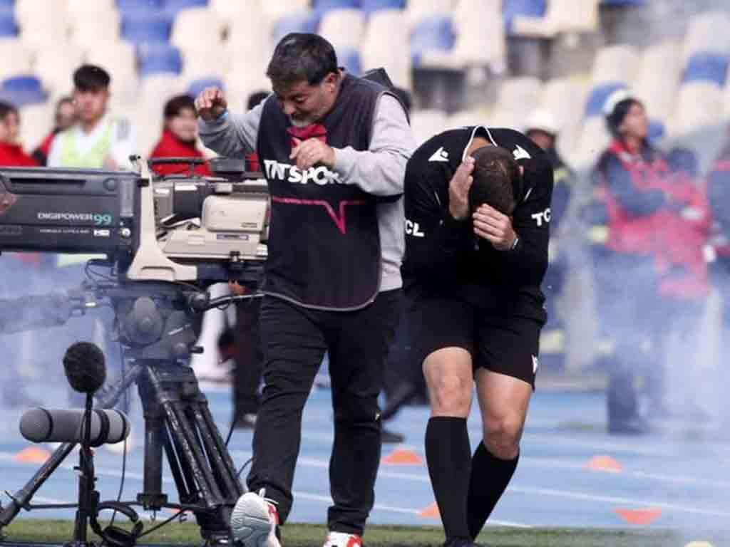 Suspenden por violencia clásico universitario de fútbol chileno