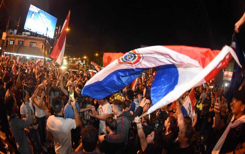 Paraguayos mantienen protestas frente a Tribunal Electoral