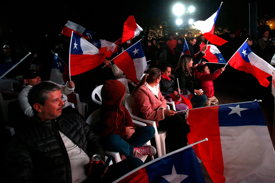 Ultraderecha y voto nulo dominan elección constitucional chilena