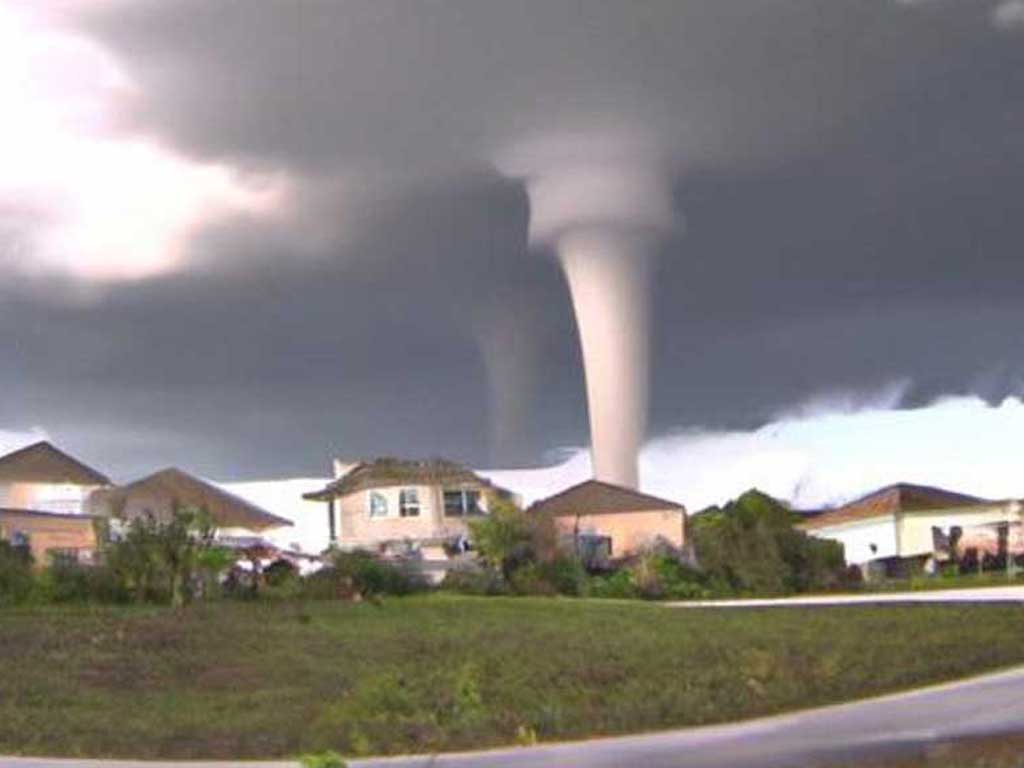 Destrozos y apagones en Florida, EEUU, tras paso de tornado