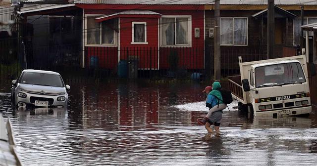 Cortes de electricidad e inundaciones dejan lluvias en Chile