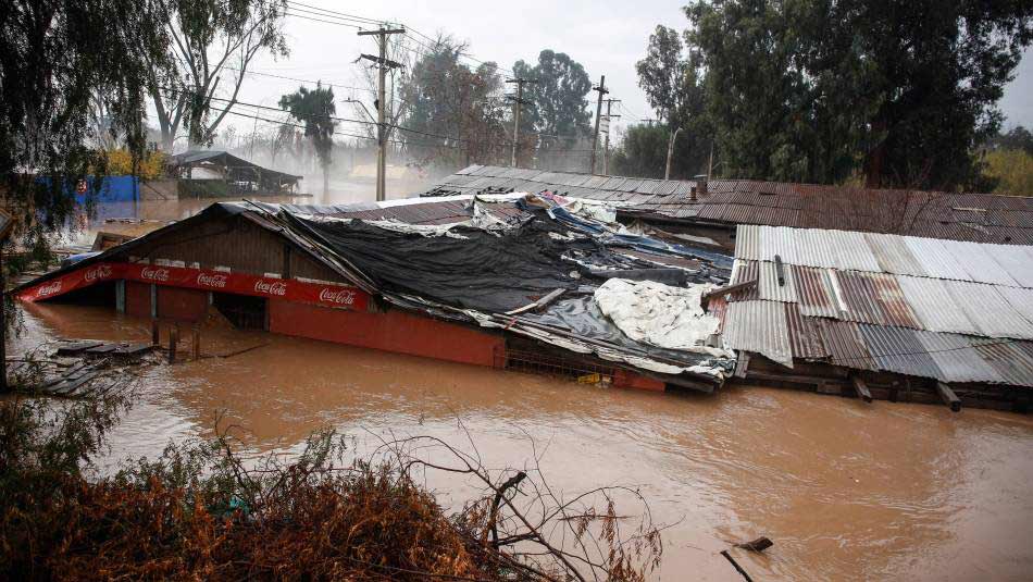 Subió a seis el número de desaparecidos por lluvias en Chile
