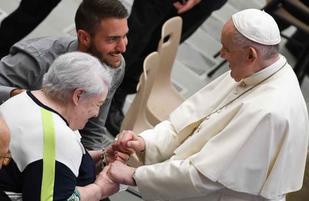 Papa Francisco llama a una alianza generacional de jóvenes y ancianos