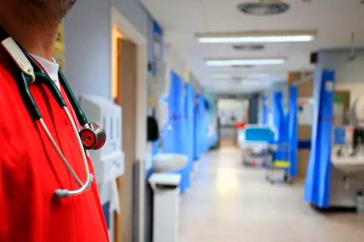 Comienzan médicos pediatras del Reino Unido quinta ronda de huelgas