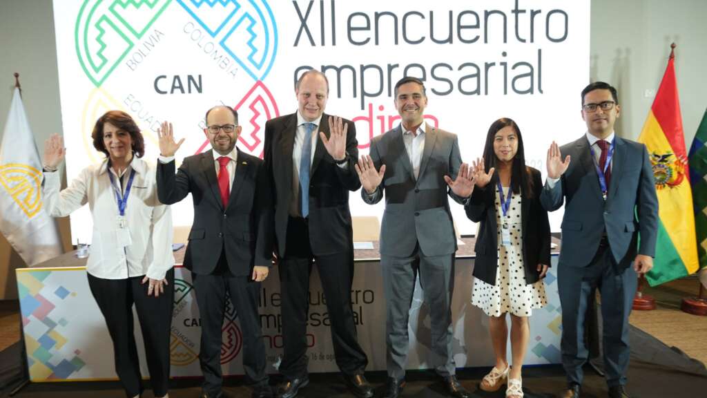 Empresarios andinos promueven integración en foro de Bolivia