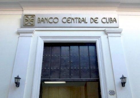 Cambian reglas de bancarización en Cuba