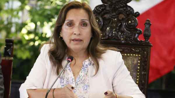 Proyecto de ley plantea cese de la presidenta de Perú el próximo año