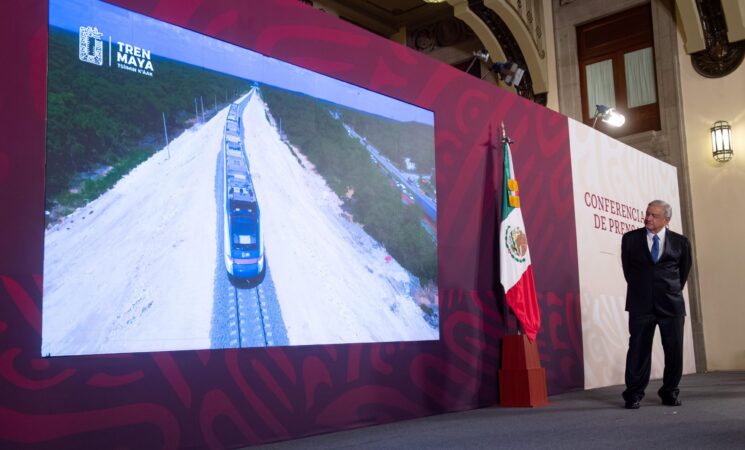 López Obrador pone a un general al frente del Tren Maya de México
