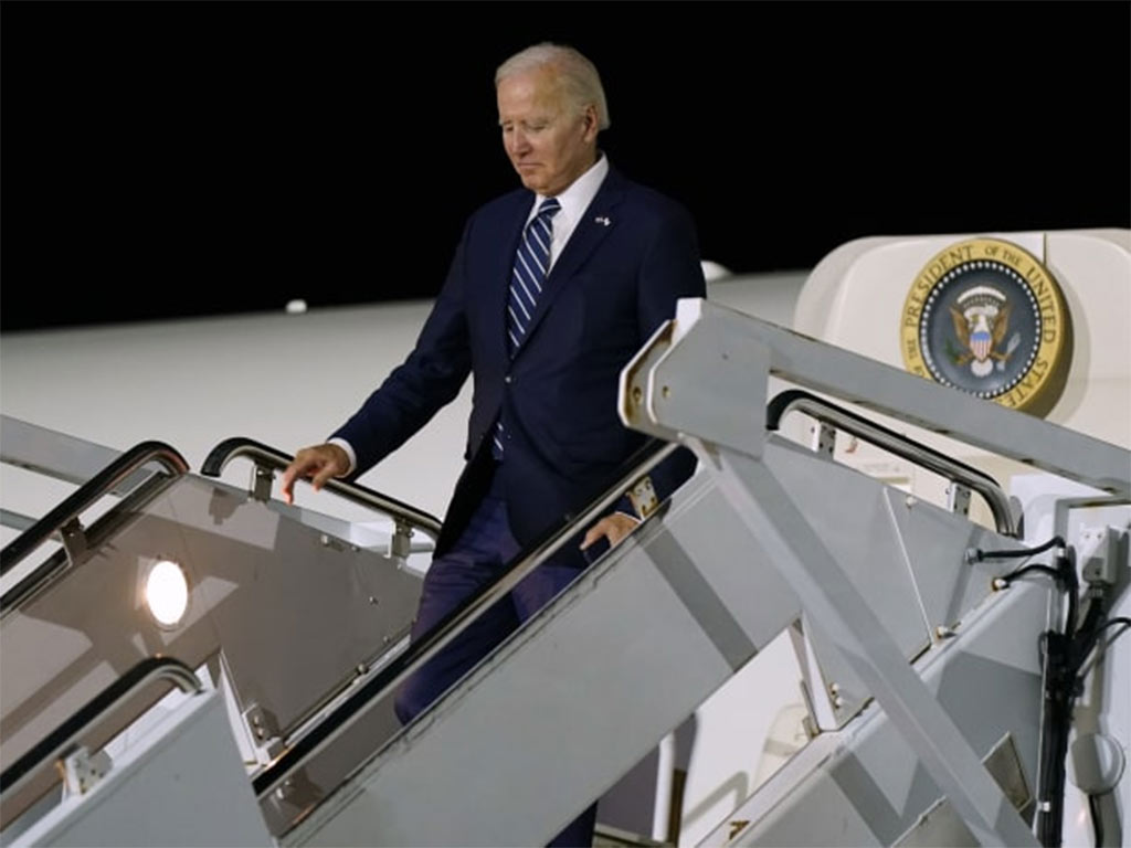 Biden llega a Vietnam en breve visita de Estado