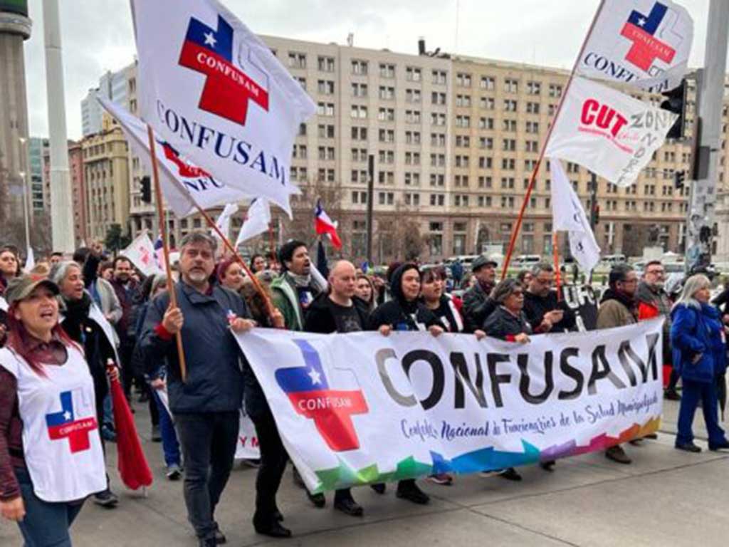 Trabajadores chilenos de la salud en paro contra despidos