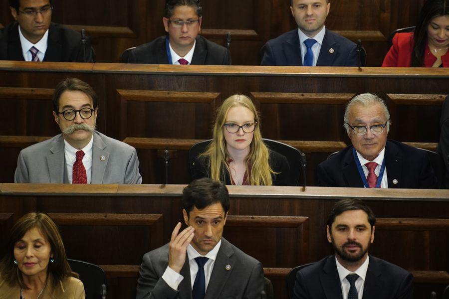 Aprueban en Chile retrógradas enmiendas al proyecto constitucional