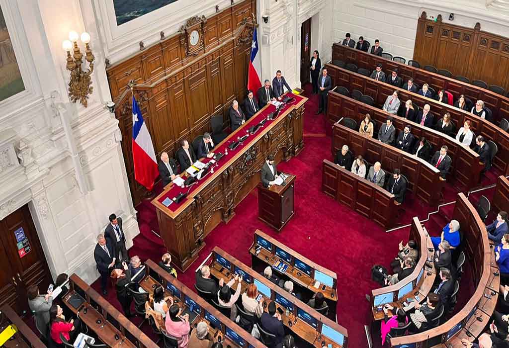 Rechazan en Chile aumento de la edad para ser presidente