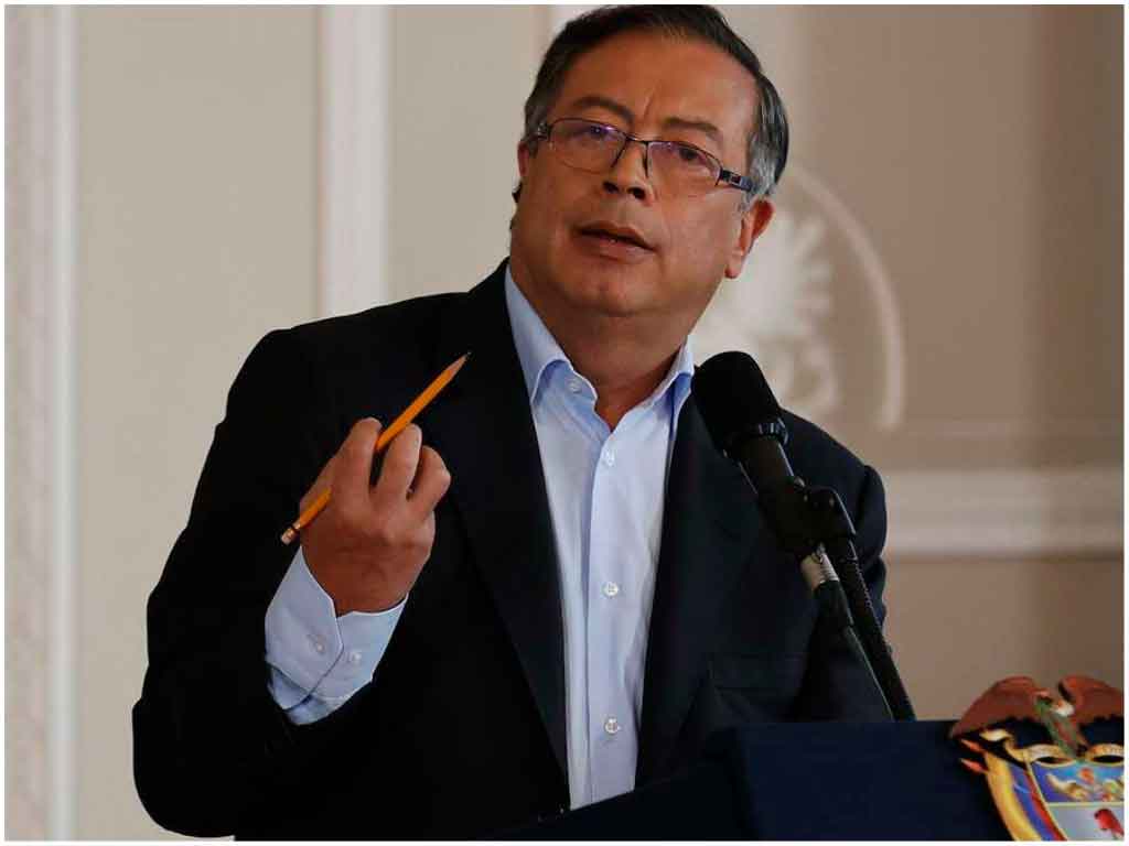 Presidente de Colombia alerta sobre golpe constitucional