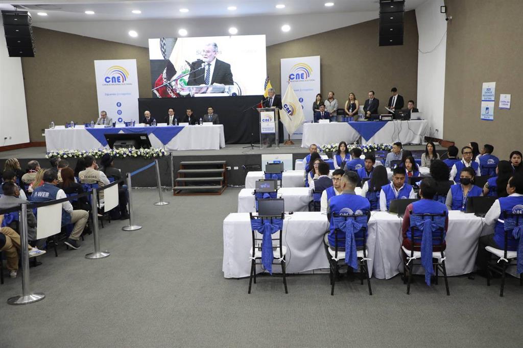 Comienza votación de ecuatorianos en el exterior