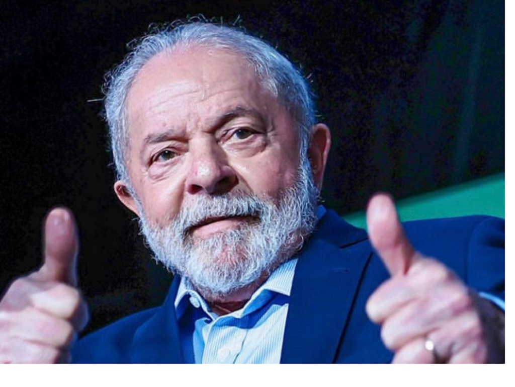 Lula recuerda que hace un año la democracia ganó en Brasil