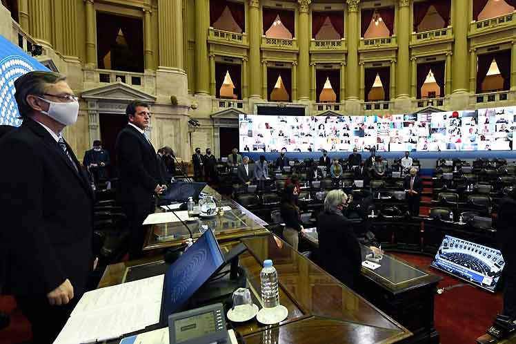 Continúan debates sobre proyectos contra negacionismo en Argentina