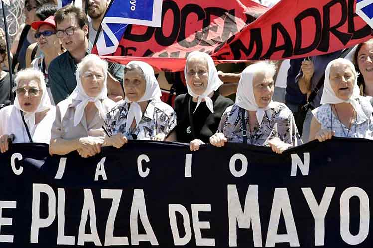 Hablan las Madres de la Plaza de Mayo de Argentina: “PARÁ LA MANO, MILEI”