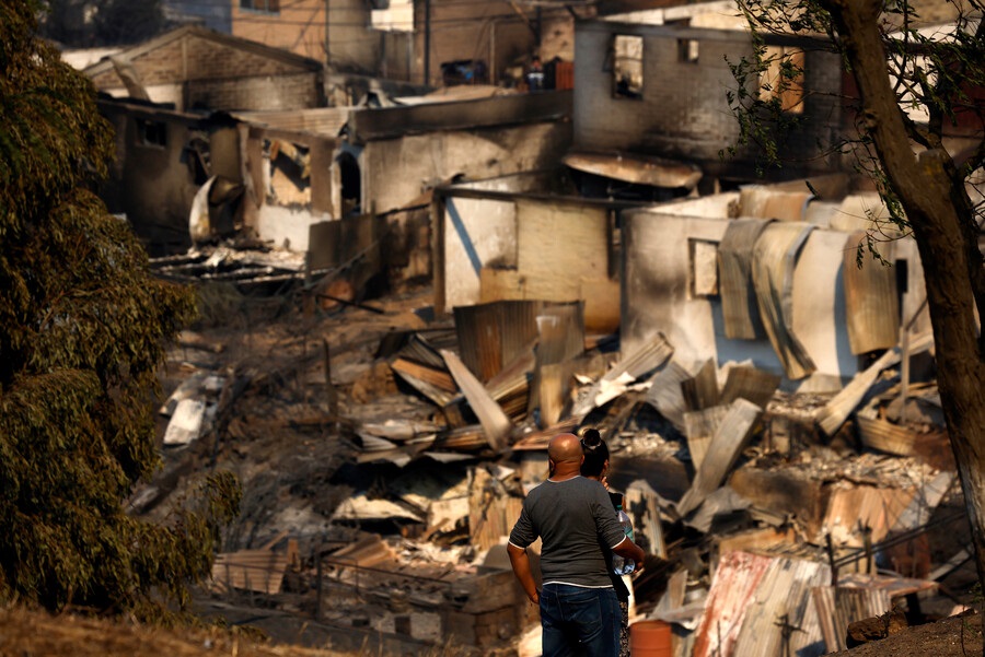 Aumentan a 132 las víctimas mortales por incendios en Chile