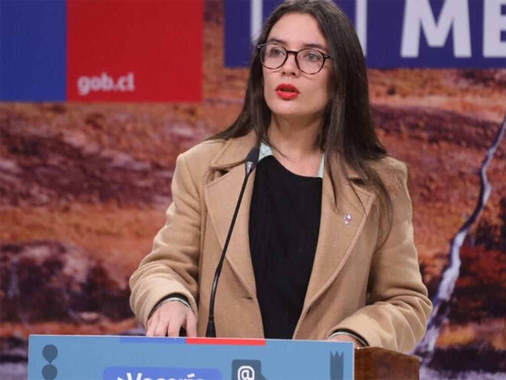 Ministra Vallejo denuncia persecución en contra del Partido Comunista
