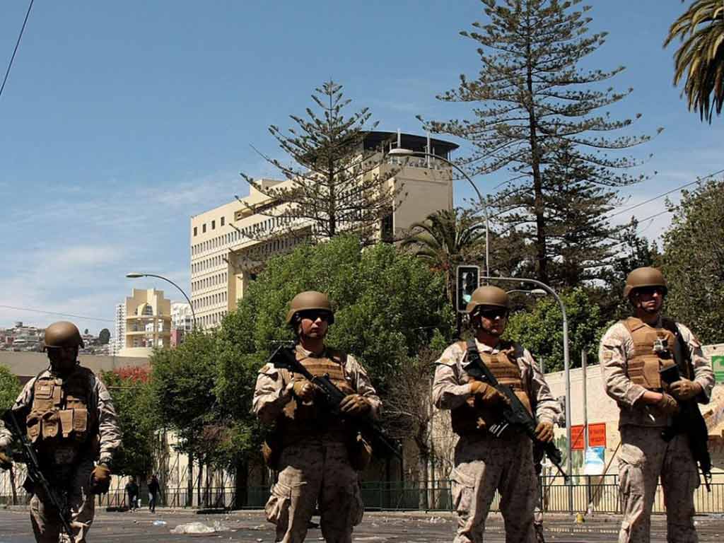 Petición de despliegue militar en las calles genera polémica en Chile