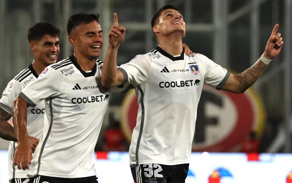 Colo Colo goleó y escaló posiciones en torneo chileno de fútbol