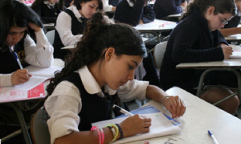 Buscan solución a niños sin matrícula en sistema escolar chileno