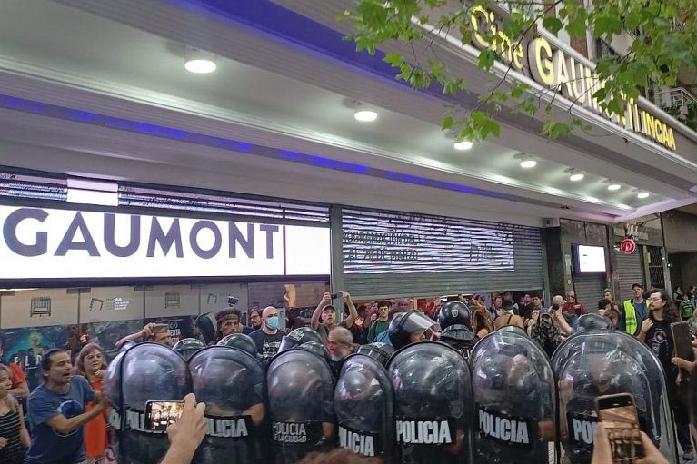 Denuncian represión contra artistas y cineastas argentinos