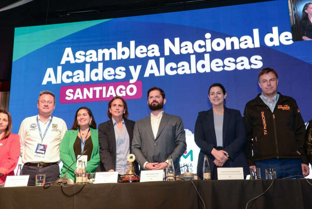 Alcaldesas y alcaldes de todo el país se dieron cita en Santiago demandando más seguridad y transparencia en la gestión municipal