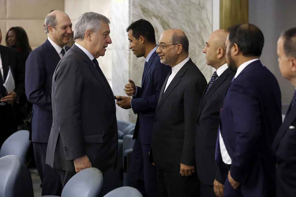 Canciller de Italia trató con embajadores árabes sobre actual crisis