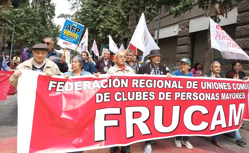 Sindicalistas y jubilados chilenos exigen pensiones dignas