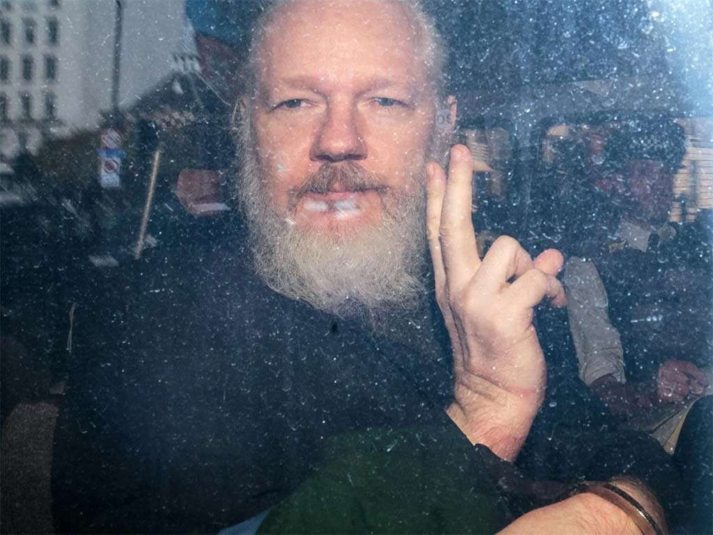 Colegio de Periodistas inicia campaña en apoyo a Assange